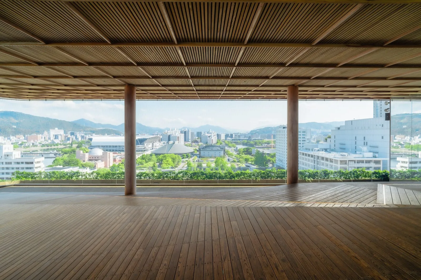 昼のおりづるタワー屋上展望台