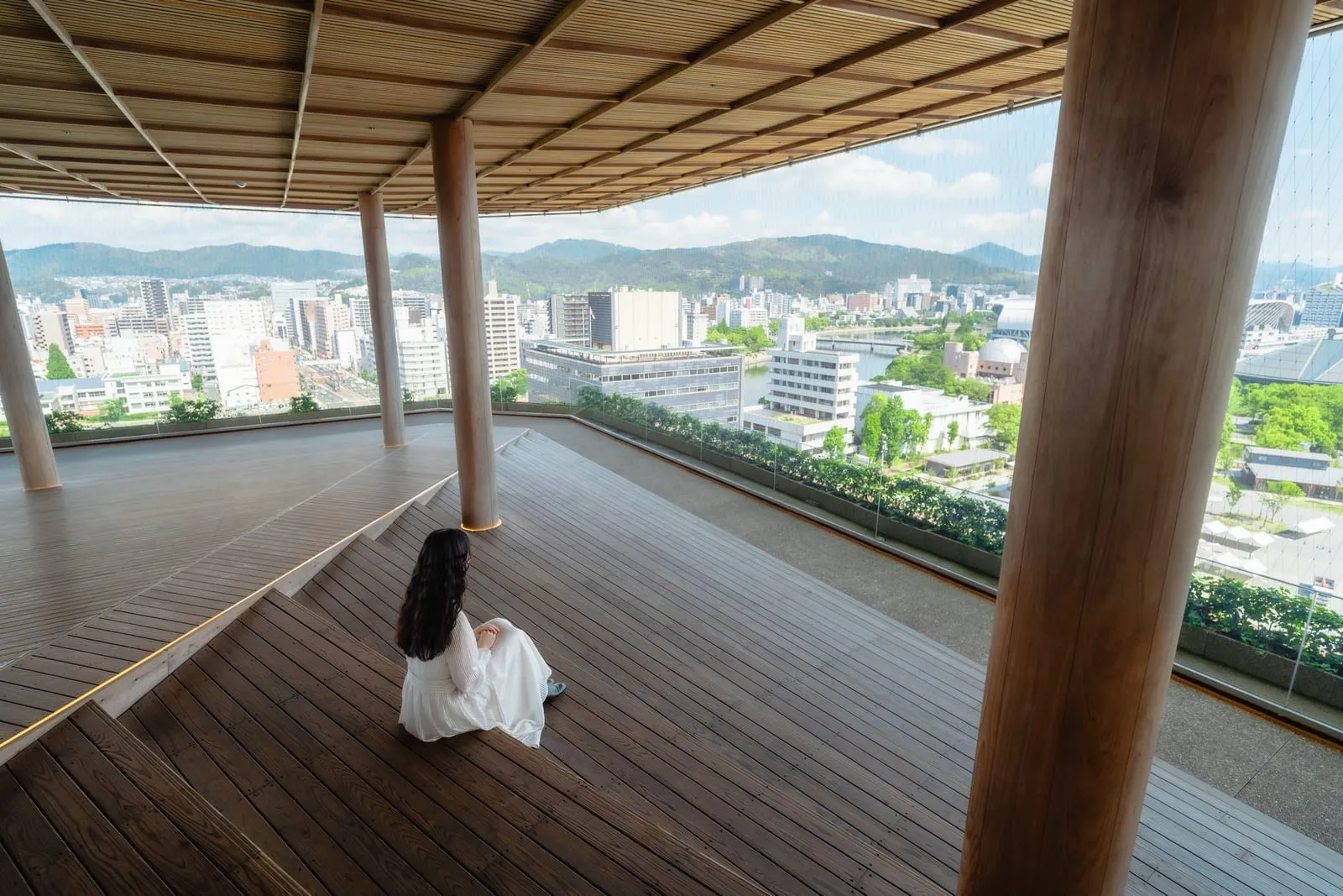 昼のおりづるタワー屋上展望台