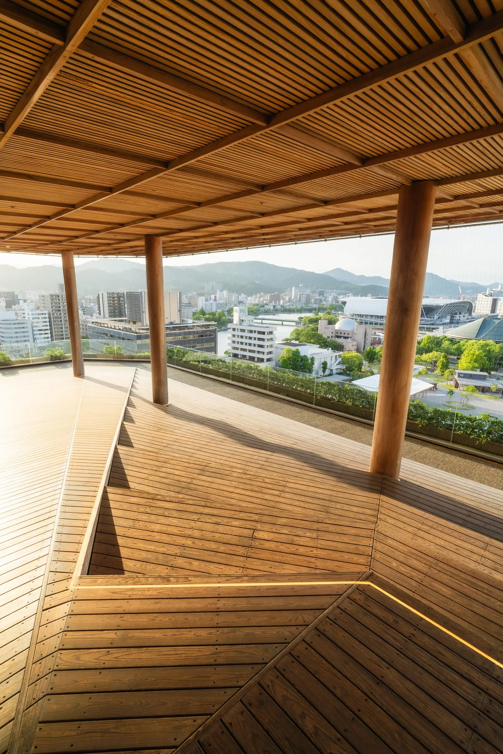 昼のおりづるタワー屋上展望台