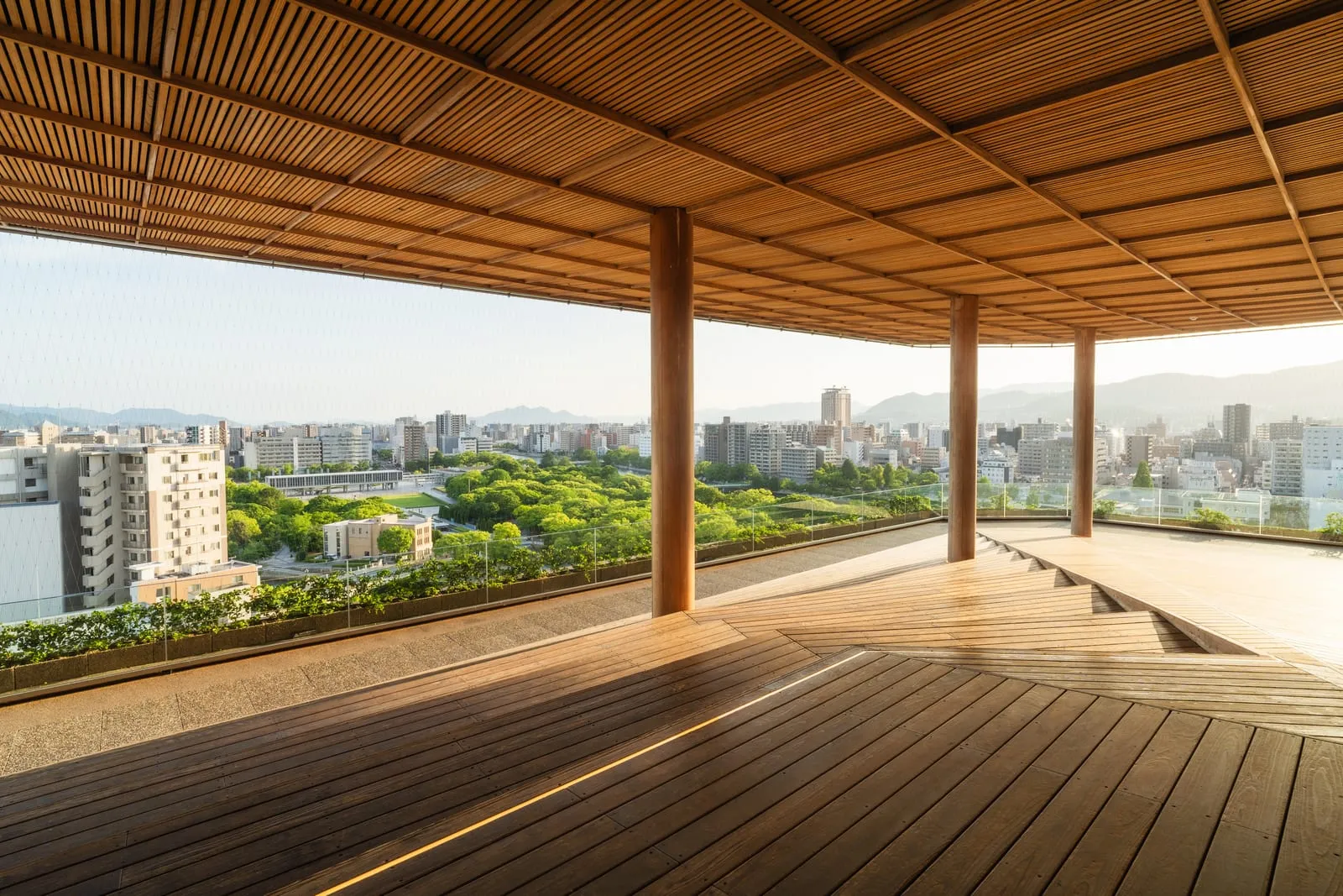 夕暮れのおりづるタワー屋上展望台