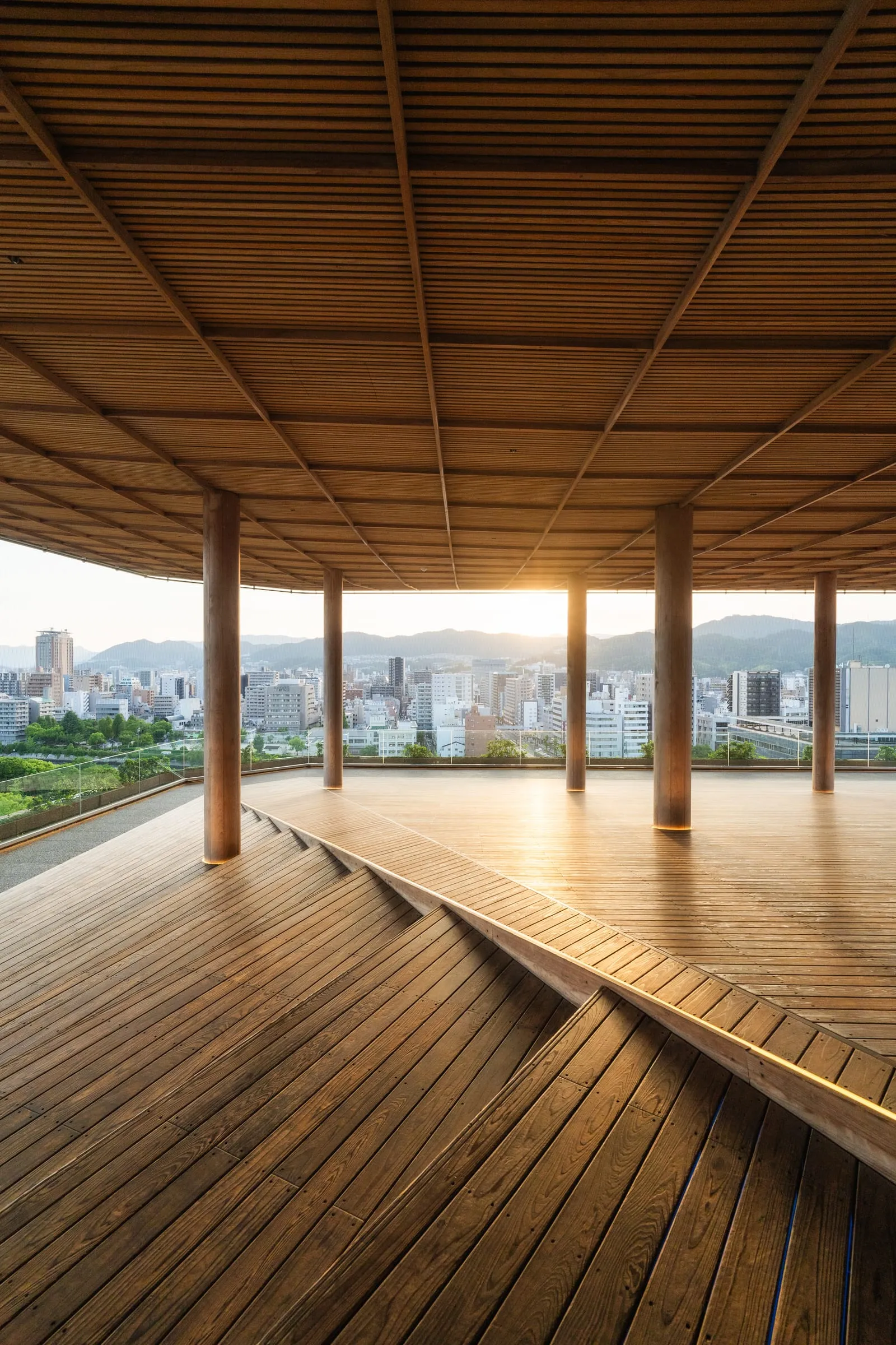 夕暮れのおりづるタワー屋上展望台