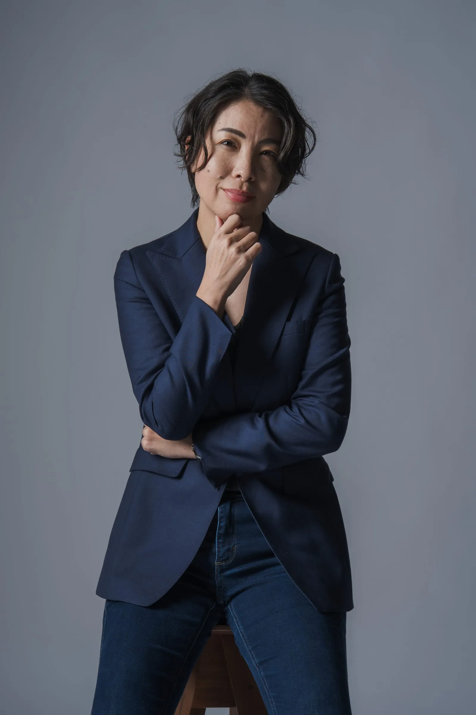 スタジオで撮影した人物のポートレート